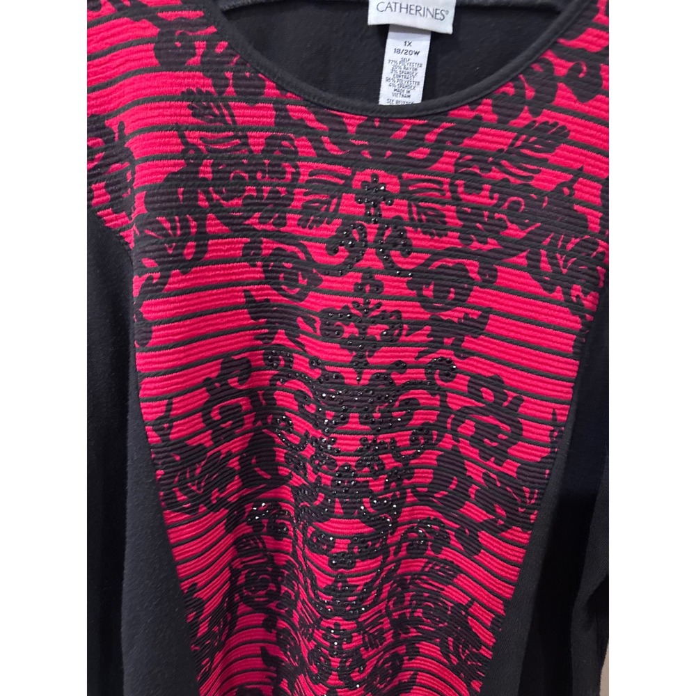 Catherines Womens 1X 18/20W Red Black Scroll Beaded 3/4 Sleeve Knit Top - Picture 2 of 4